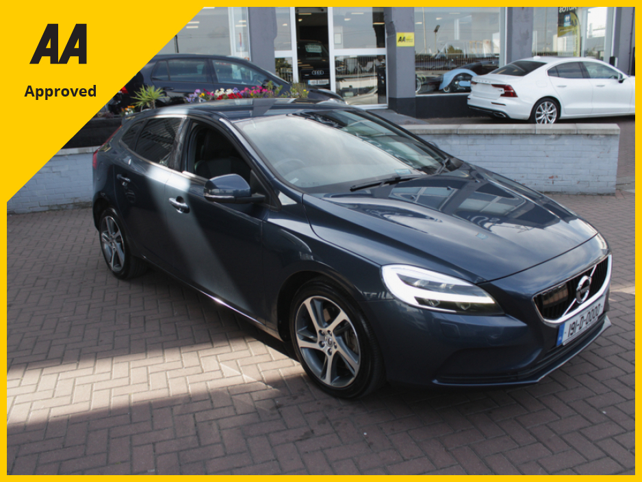Used Volvo V40 2019 in Dublin